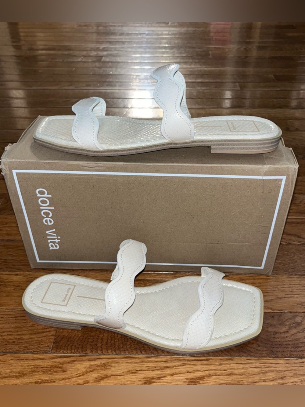 Dolce Vita Ilva Scalloped Low Slide Sandals Crème Embossed Women’s Size 11 - Picture 4 of 16